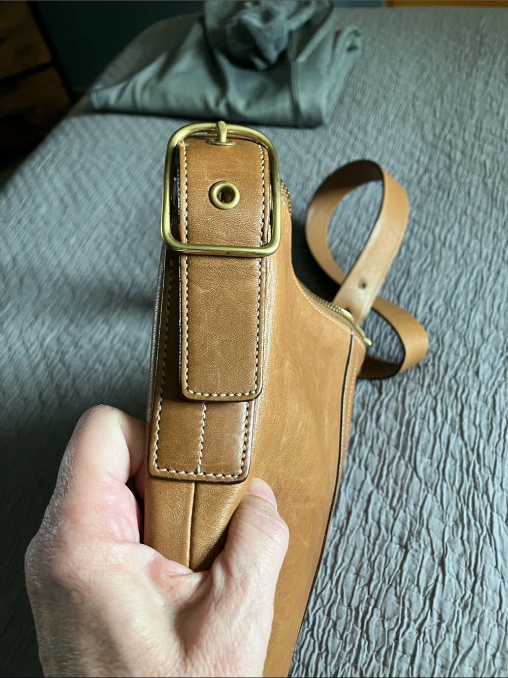 COACH. Vintage Leather Slim Duffle Bag in Tan with Brass Hardware. Great Shape! - Picture 15 of 16